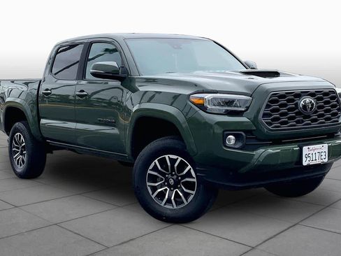 Used 2022 Toyota Tacoma TRD Sport w/ Technology Package AWD/4WD image 2