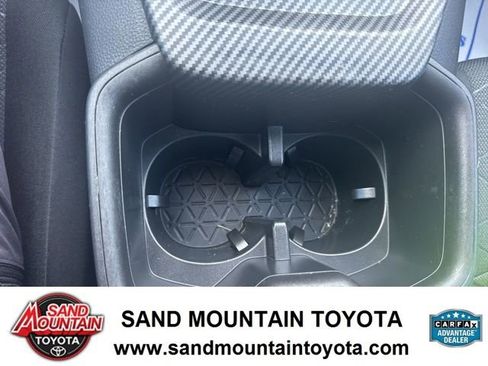 Used 2022 Toyota RAV4 XLE image 18