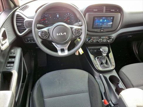 Used 2022 Kia Soul LX w/ Technology Package FWD image 12