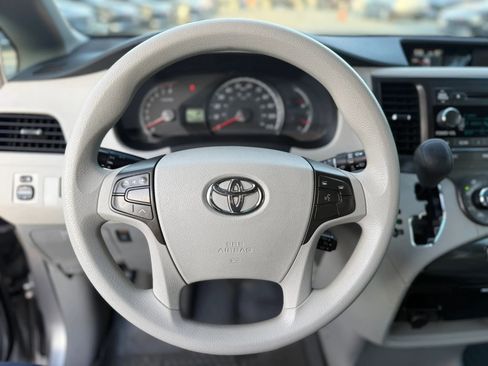 Used 2011 Toyota Sienna LE w/ Towing Pkg FWD image 24