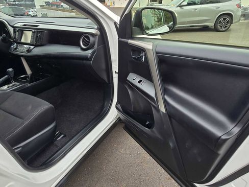 Used 2018 Toyota RAV4 XLE image 12