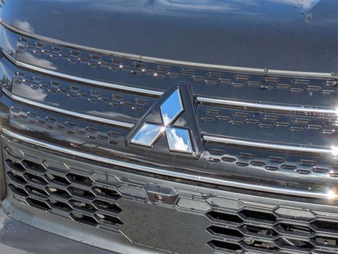 New 2025 Mitsubishi Outlander SEL image 9