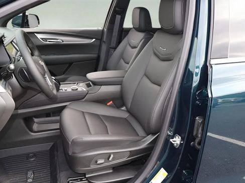 New 2026 Cadillac XT5 Luxury w/ LPO, ONYX Package FWD image 12