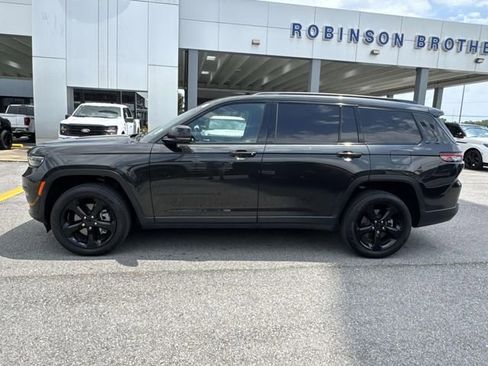 Used 2024 Jeep Grand Cherokee L Limited w/ Black Appearance Package AWD/4WD image 8