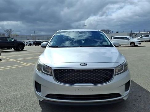 Used 2016 Kia Sedona LX w/ LX Convenience Package image 2
