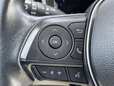 Used 2022 Toyota Corolla Cross XLE image 17