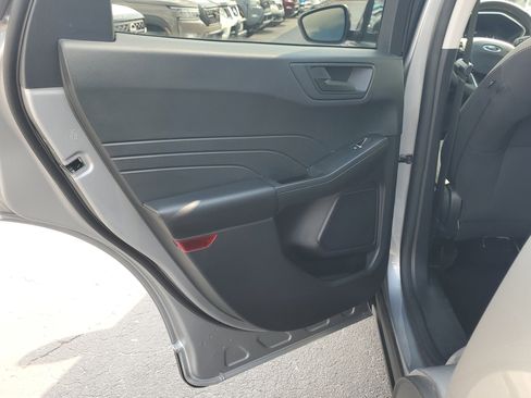 Used 2022 Ford Escape SE w/ SE Sport Appearance Package image 10