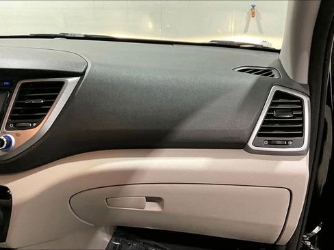 Used 2018 Hyundai Tucson SE image 28