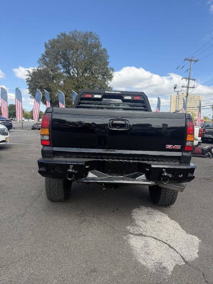 Used 2007 GMC Sierra 2500 SLT w/ Heavy-Duty Power Package AWD/4WD image 18