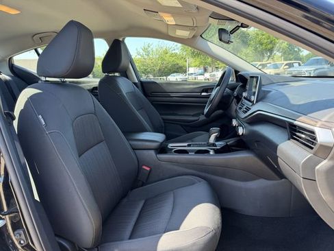 Used 2024 Nissan Altima 2.5 SV FWD image 27