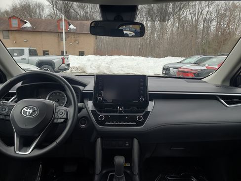 Certified 2022 Toyota Corolla Cross LE image 18