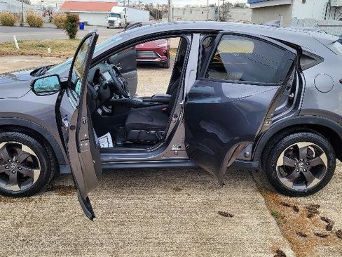 Used 2018 Honda HR-V EX image 18