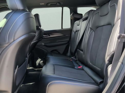 New 2025 Jeep Grand Cherokee Altitude image 32