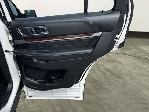 Used 2017 Ford Explorer Platinum AWD/4WD image 25