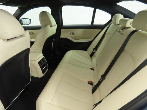Used 2025 BMW 330i Sedan w/ Premium Package RWD image 23