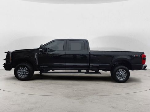 Used 2023 Ford F350 Lariat image 2