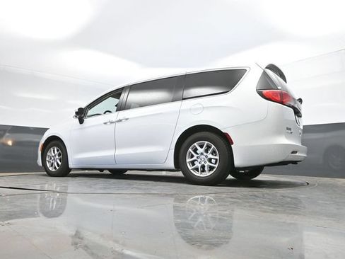 Used 2023 Chrysler Voyager LX FWD image 52