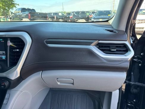 Used 2018 GMC Acadia SLT w/ LPO, Floor Liner Package FWD image 19