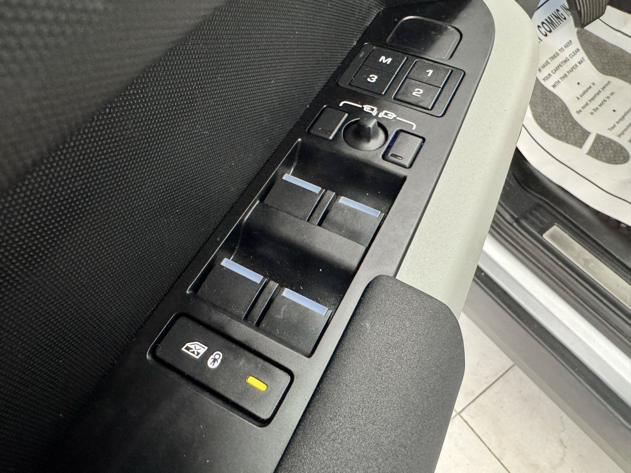 Used 2023 Land Rover Defender 110 X-Dynamic SE AWD/4WD image 12