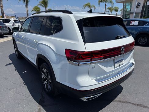 Used 2025 Volkswagen Atlas SE FWD image 8