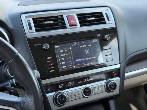 Used 2017 Subaru Outback 2.5i Limited image 11