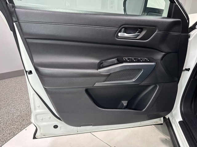 Used 2024 Nissan Pathfinder SL AWD/4WD image 12