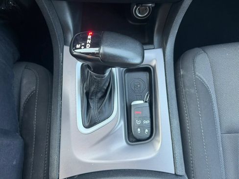 Used 2022 Dodge Charger SXT RWD image 19