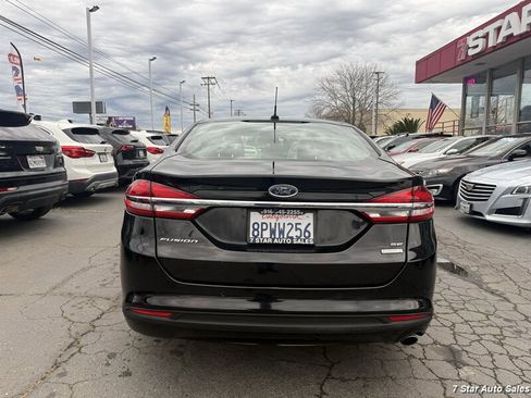 Used 2017 Ford Fusion SE w/ Fusion SE Technology Package FWD image 5