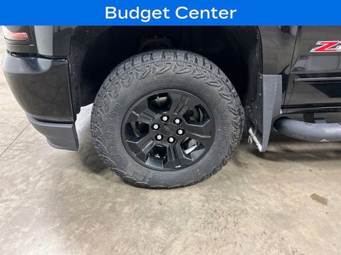 Used 2017 Chevrolet Silverado 1500 LT w/ Midnight Edition image 5