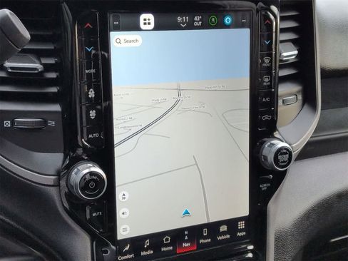 Used 2024 RAM 2500 Tradesman w/ Chrome Appearance Group image 28