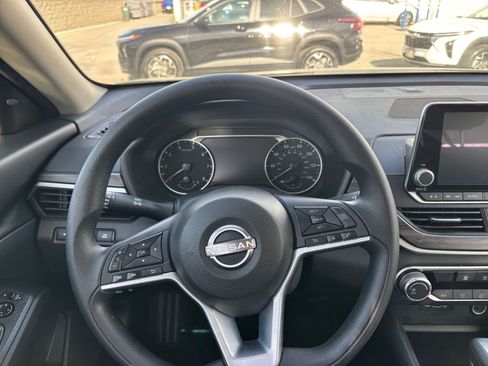 Used 2025 Nissan Altima 2.5 SV image 36