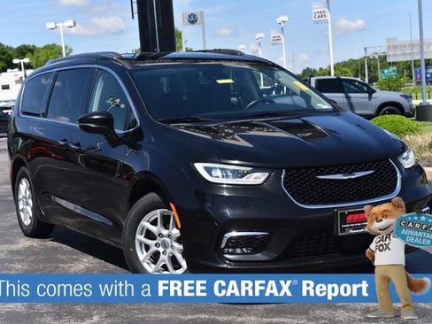 Used 2021 Chrysler Pacifica Touring-L FWD image 2