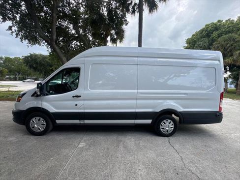 Used 2022 Ford E-Transit 148 High Roof Extended RWD image 11