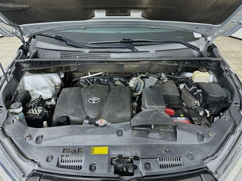 Used 2018 Toyota Highlander SE image 37