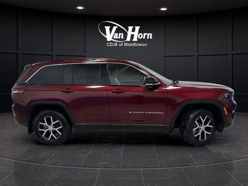 Used 2024 Jeep Grand Cherokee Limited w/ Luxury Tech Group II image 2