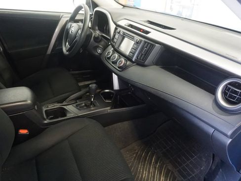 Used 2016 Toyota RAV4 LE AWD/4WD image 19