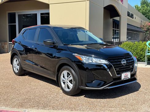 Used 2024 Nissan Kicks S image 6