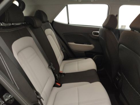 Used 2024 Hyundai Venue SEL image 19