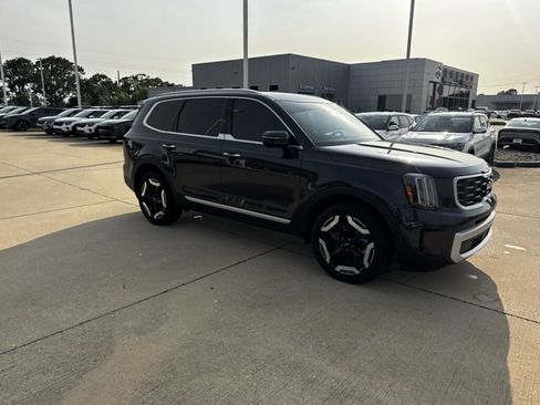 Certified 2025 Kia Telluride S FWD image 14