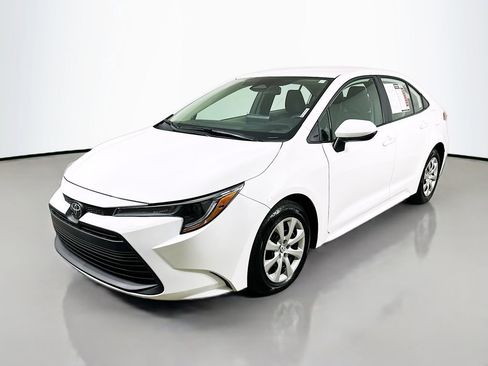 Used 2026 Toyota Corolla LE FWD image 3