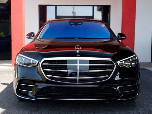Used 2023 Mercedes-Benz S 580 4MATIC Sedan w/ AMG Line image 3