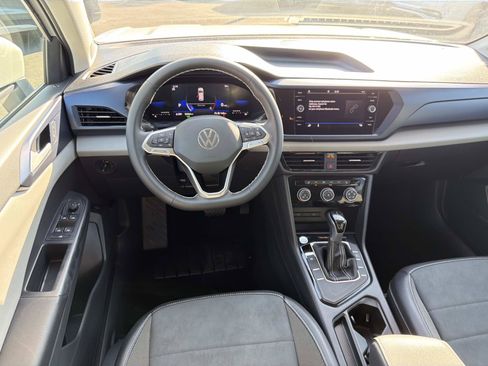 Certified 2023 Volkswagen Taos SE w/ Black Wheel Package FWD image 8
