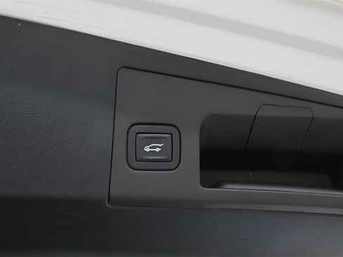 Used 2018 Cadillac XT5 Luxury image 31