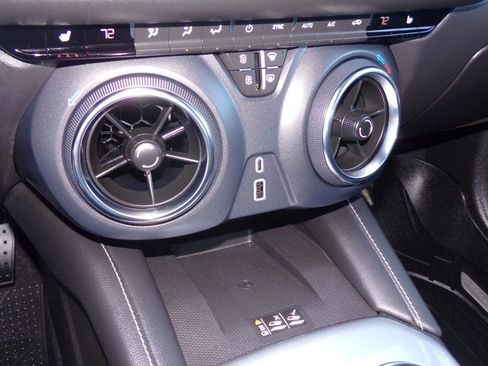 Used 2024 Chevrolet Blazer LT w/ Convenience Package FWD image 19