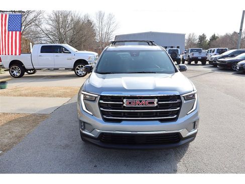 Used 2024 GMC Acadia Elevation w/ Luxury Package image 8