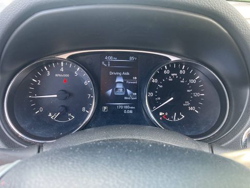 Used 2016 Nissan Rogue SL w/ SL Premium Package FWD image 4