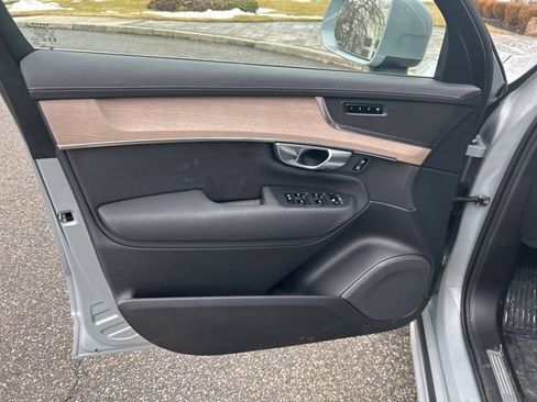 Used 2025 Volvo XC90 B6 Plus image 17