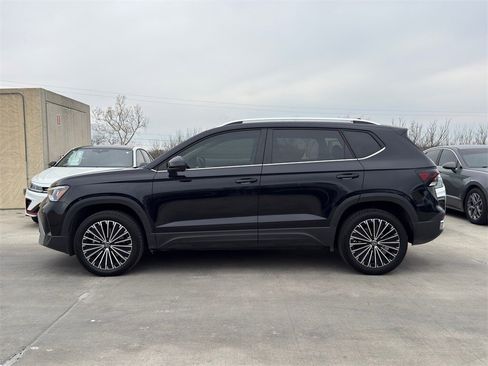 New 2025 Volkswagen Taos SE image 6