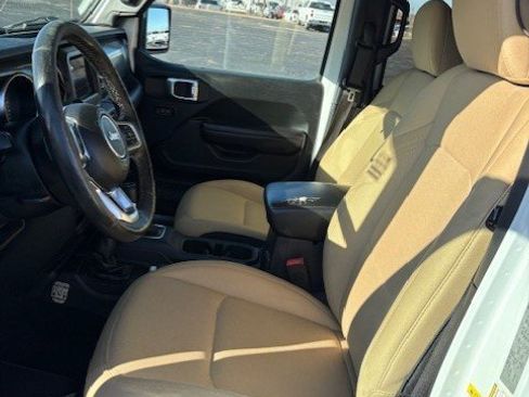 Used 2020 Jeep Gladiator Sport w/ Quick Order Package 24S image 9