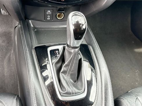 Used 2017 Nissan Rogue SL image 14